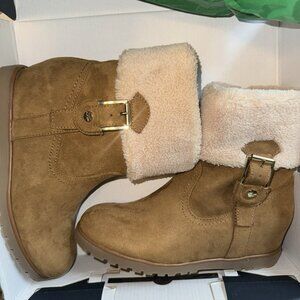 Tommy Hilfiger Soffia 2 Women’s Boots 6.5 NEW Fur Trim Tan Wedge